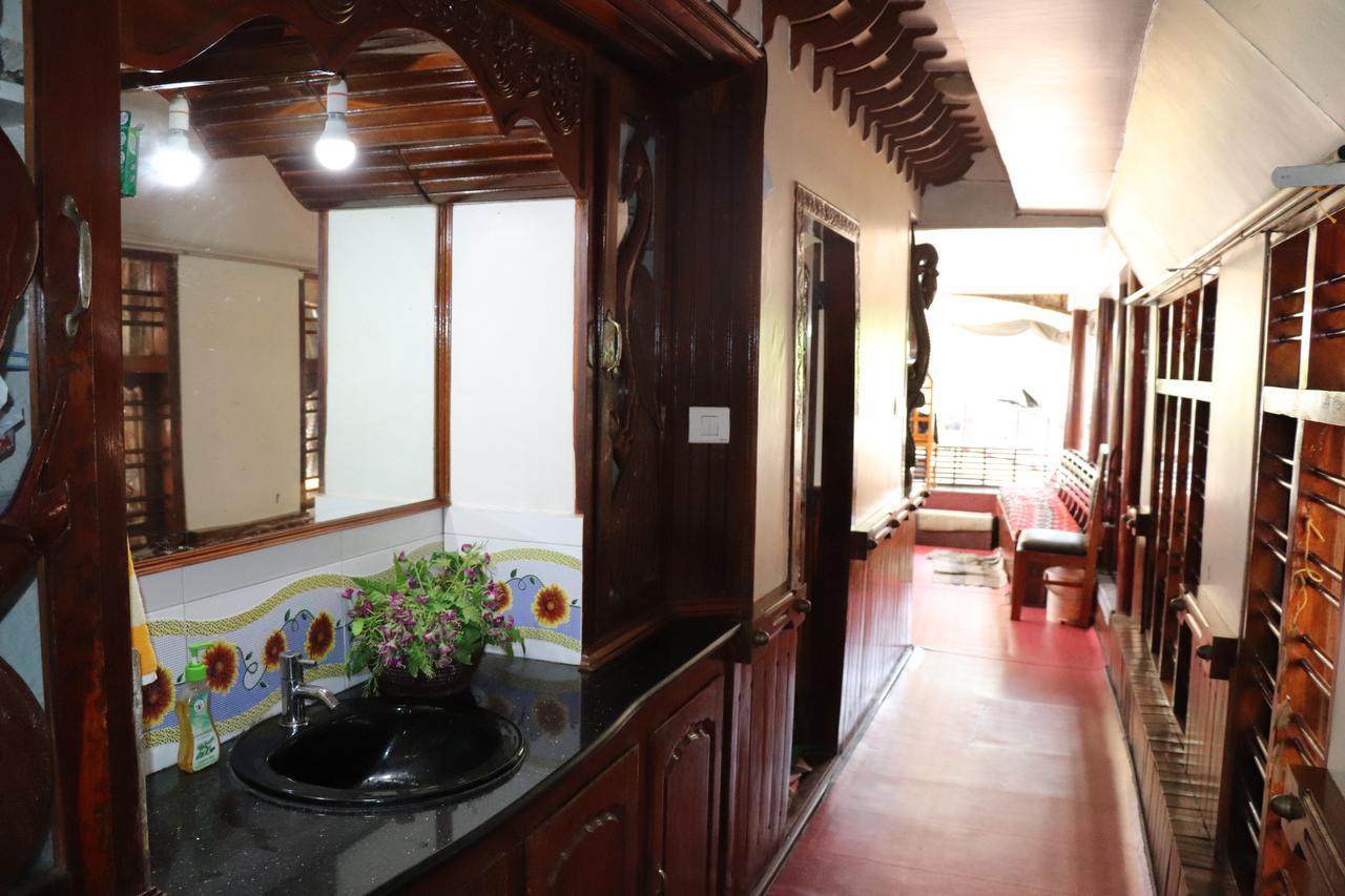 Friends Cruise, Nightstay Houseboat Alappuzha 외부 사진