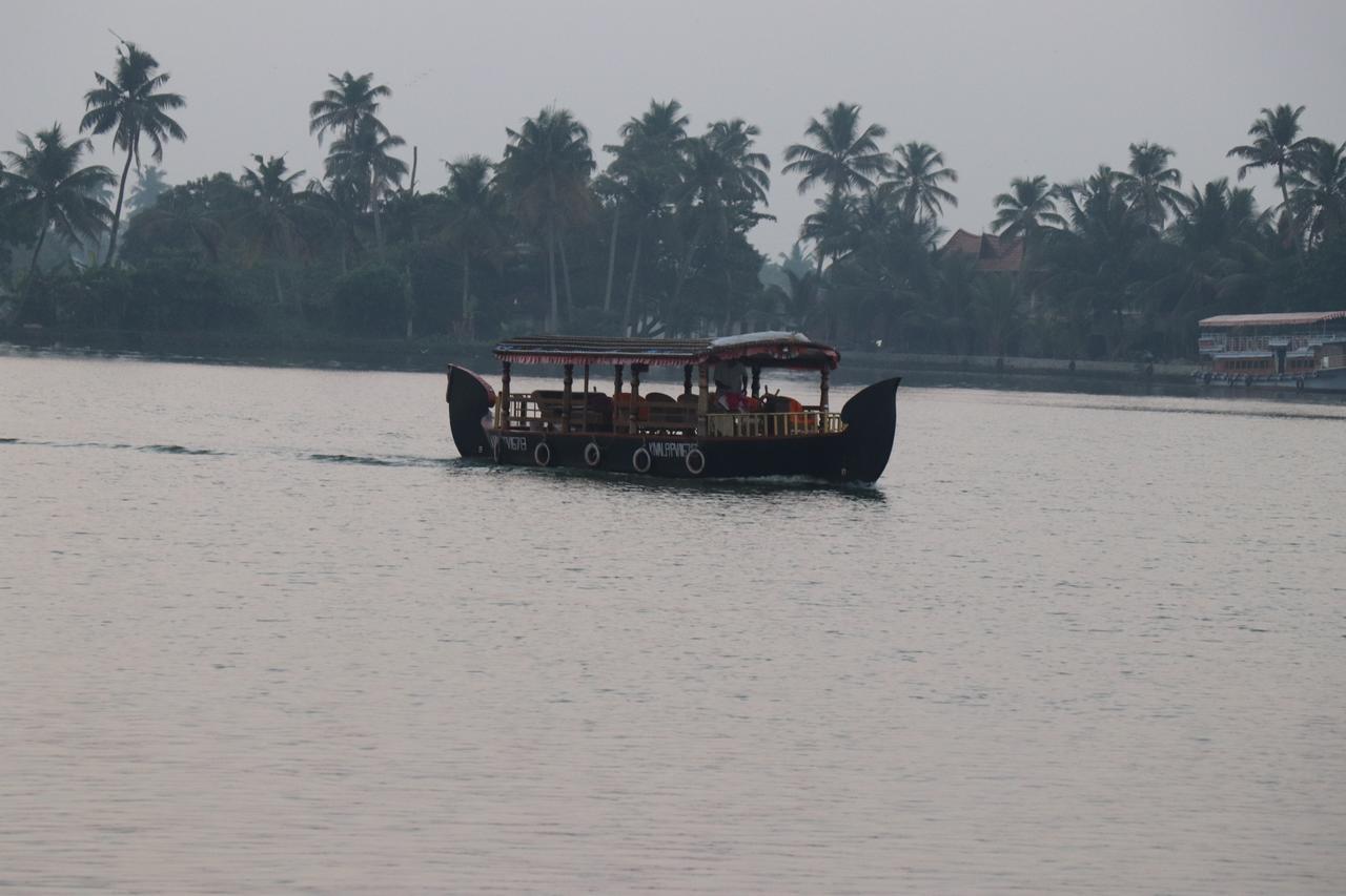 Friends Cruise, Nightstay Houseboat Alappuzha 외부 사진