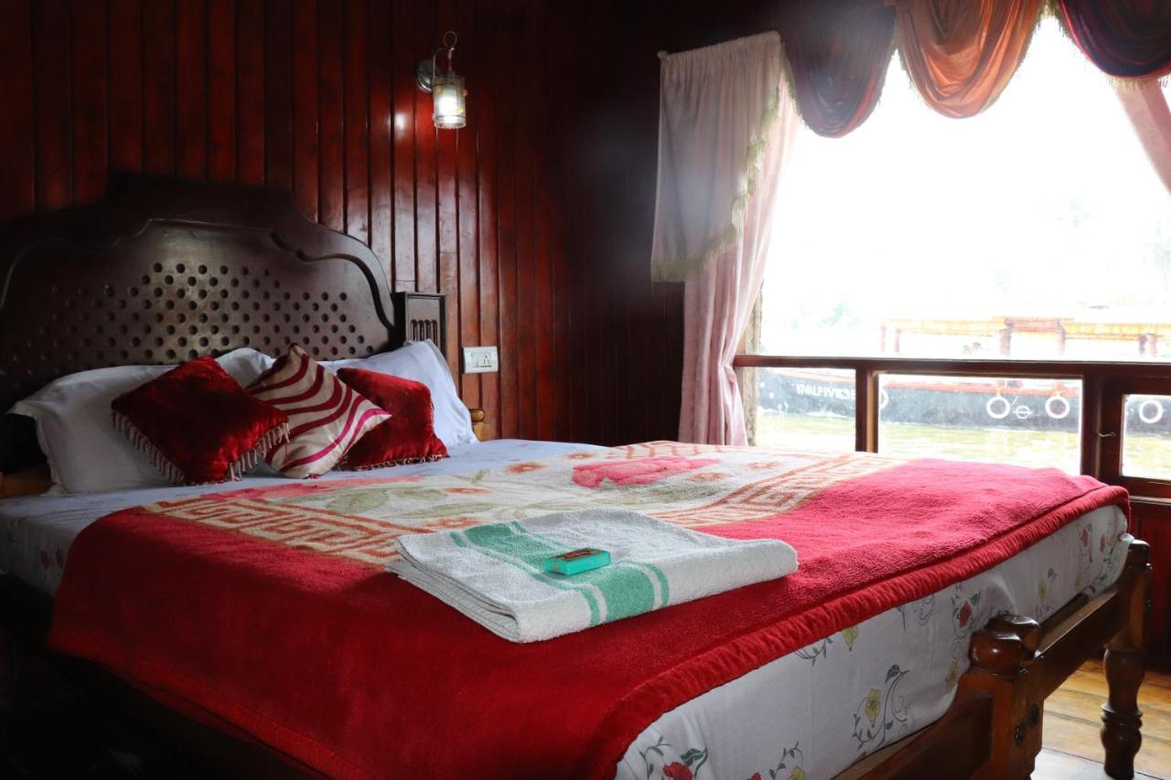 Friends Cruise, Nightstay Houseboat Alappuzha 외부 사진